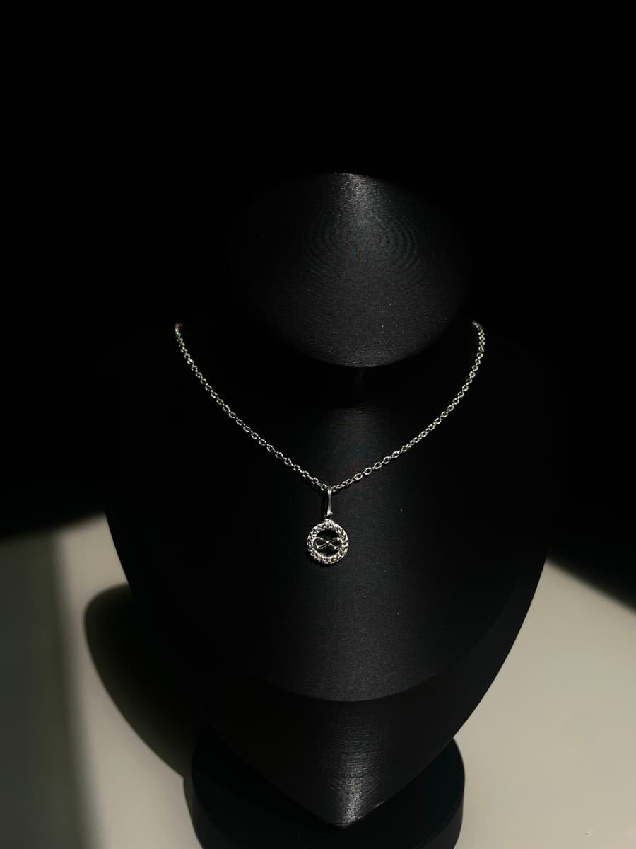 Colar com Pingente Infinito
